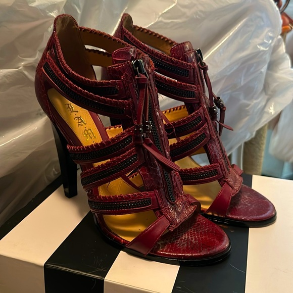 L.A.M.B Nayuta Burgundy Strappy Heels - Picture 1 of 3